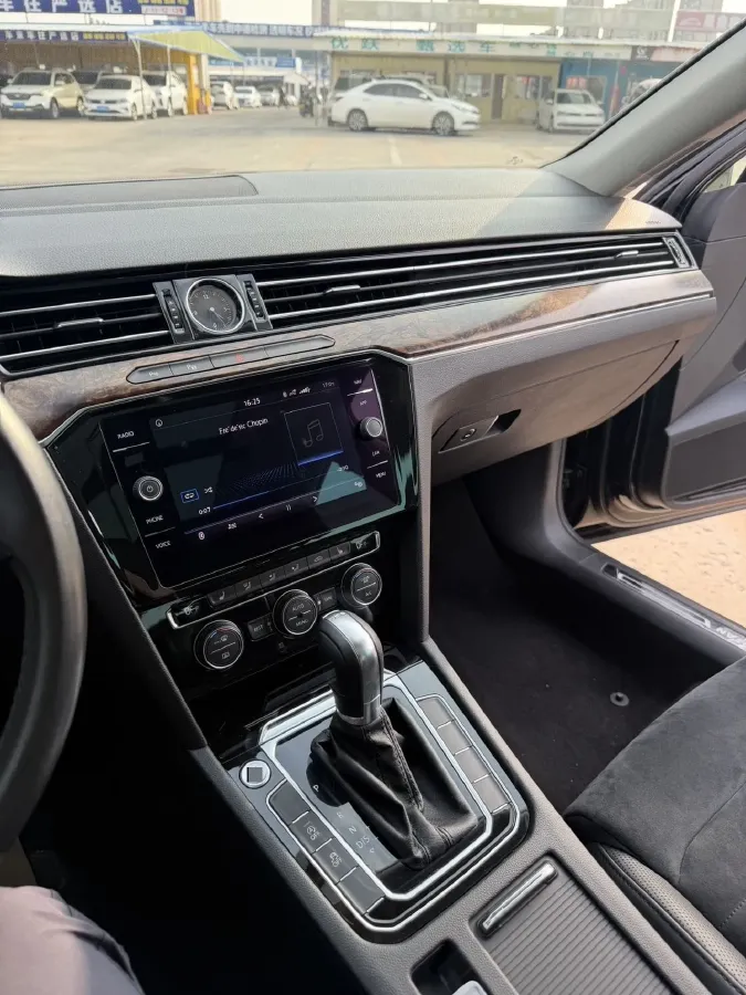 2017 Volkswagen Magotan 1.8T 180HP L4 7DCT,autocango,china used car exporter,china ev exporter,chinese used car exporter,chinese used ev exporter