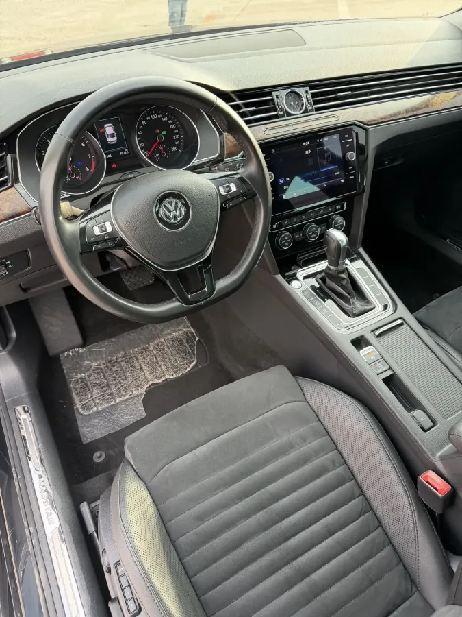 2017 Volkswagen Magotan 1.8T 180HP L4 7DCT,autocango,china used car exporter,china ev exporter,chinese used car exporter,chinese used ev exporter