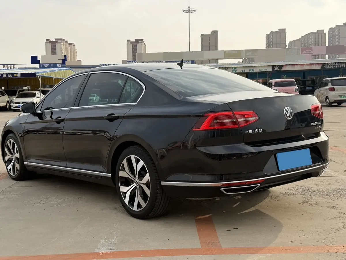 2017 Volkswagen Magotan 1.8T 180HP L4 7DCT,autocango,china used car exporter,china ev exporter,chinese used car exporter,chinese used ev exporter