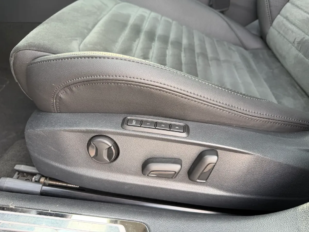 2017 Volkswagen Magotan 1.8T 180HP L4 7DCT,autocango,china used car exporter,china ev exporter,chinese used car exporter,chinese used ev exporter