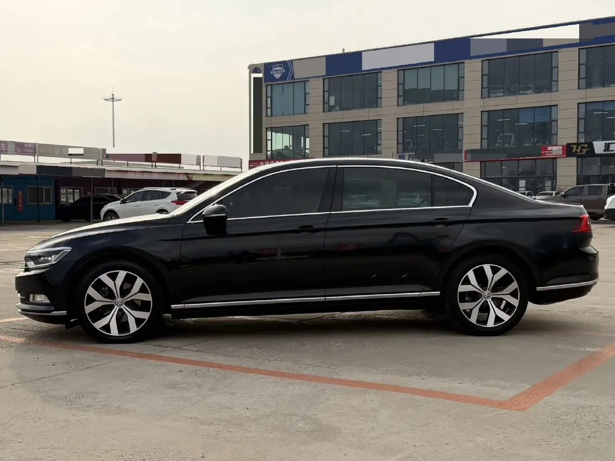 2017 Volkswagen Magotan 1.8T 180HP L4 7DCT,autocango,china used car exporter,china ev exporter,chinese used car exporter,chinese used ev exporter