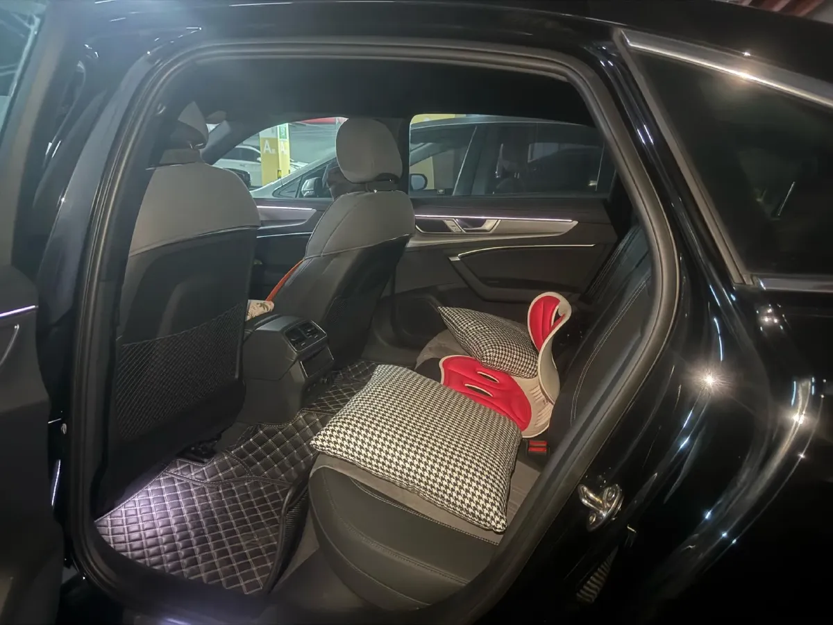 2024 Audi A6L 2.0T 190HP L4 7DCT,autocango,china used car exporter,china ev exporter,chinese used car exporter,chinese used ev exporter