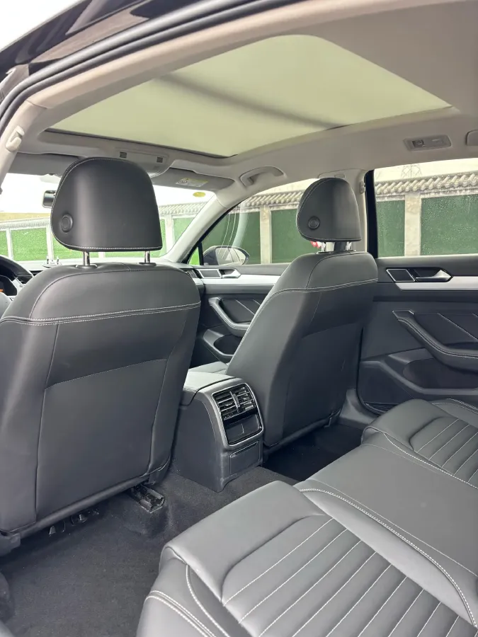 2025 Volkswagen Magotan 1.4T 150HP L4 7DCT,autocango,china used car exporter,china ev exporter,chinese used car exporter,chinese used ev exporter