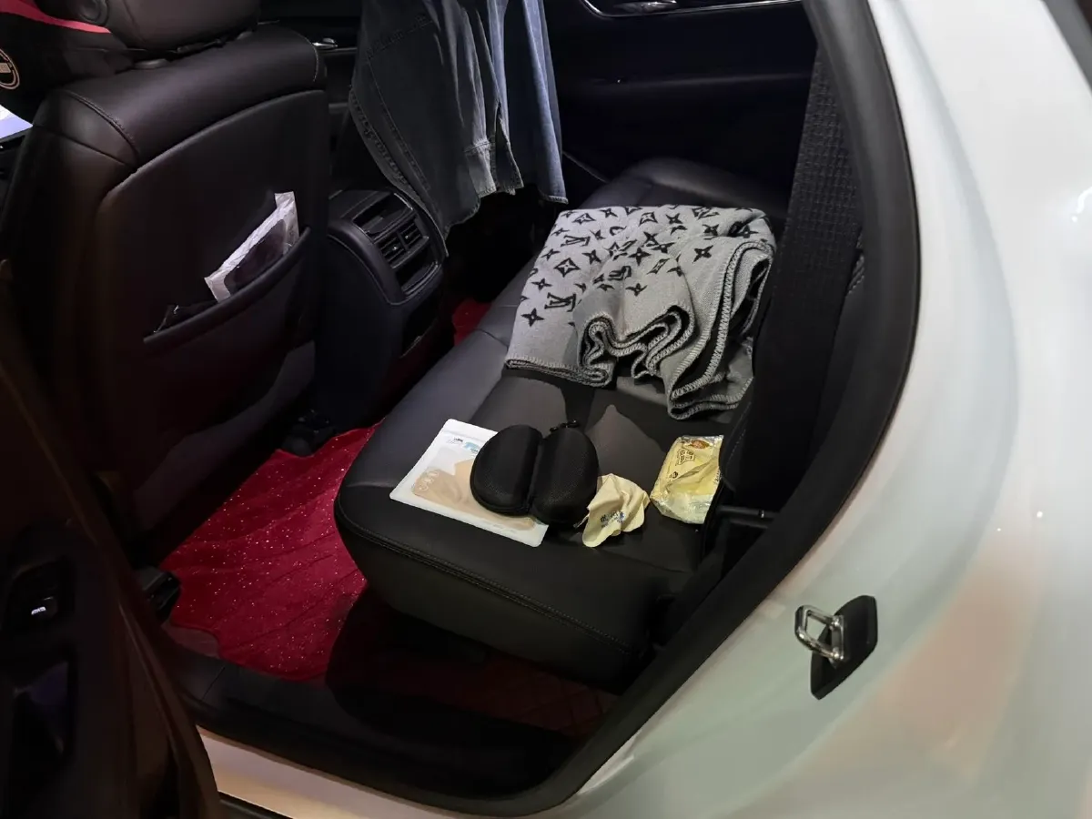 2022 Cadillac XT5 2.0T 237HP L4 9AT,autocango,china used car exporter,china ev exporter,chinese used car exporter,chinese used ev exporter