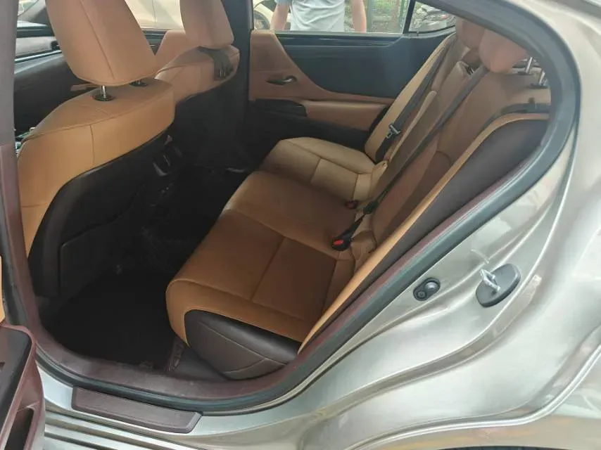 2020 Lexus ES 2.0L 173HP L4 CVT,autocango,china used car exporter,china ev exporter,chinese used car exporter,chinese used ev exporter