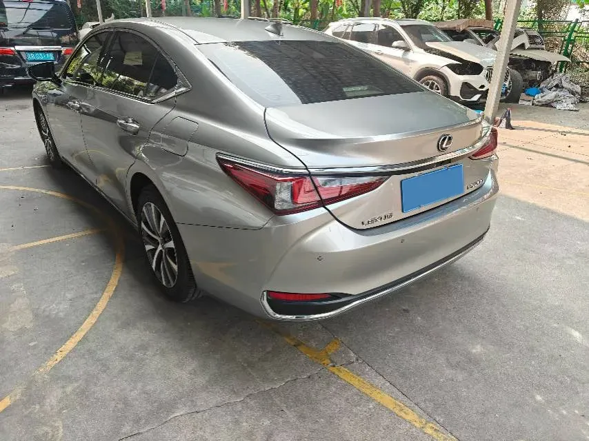 2020 Lexus ES 2.0L 173HP L4 CVT,autocango,china used car exporter,china ev exporter,chinese used car exporter,chinese used ev exporter
