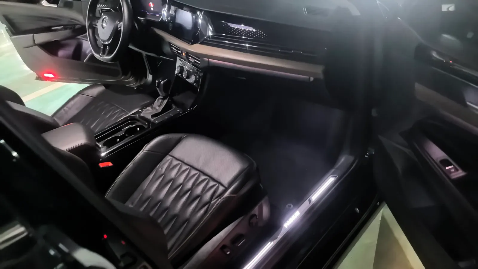 2019 Volkswagen Passat 2.0T 186HP L4 7DCT,autocango,china used car exporter,china ev exporter,chinese used car exporter,chinese used ev exporter