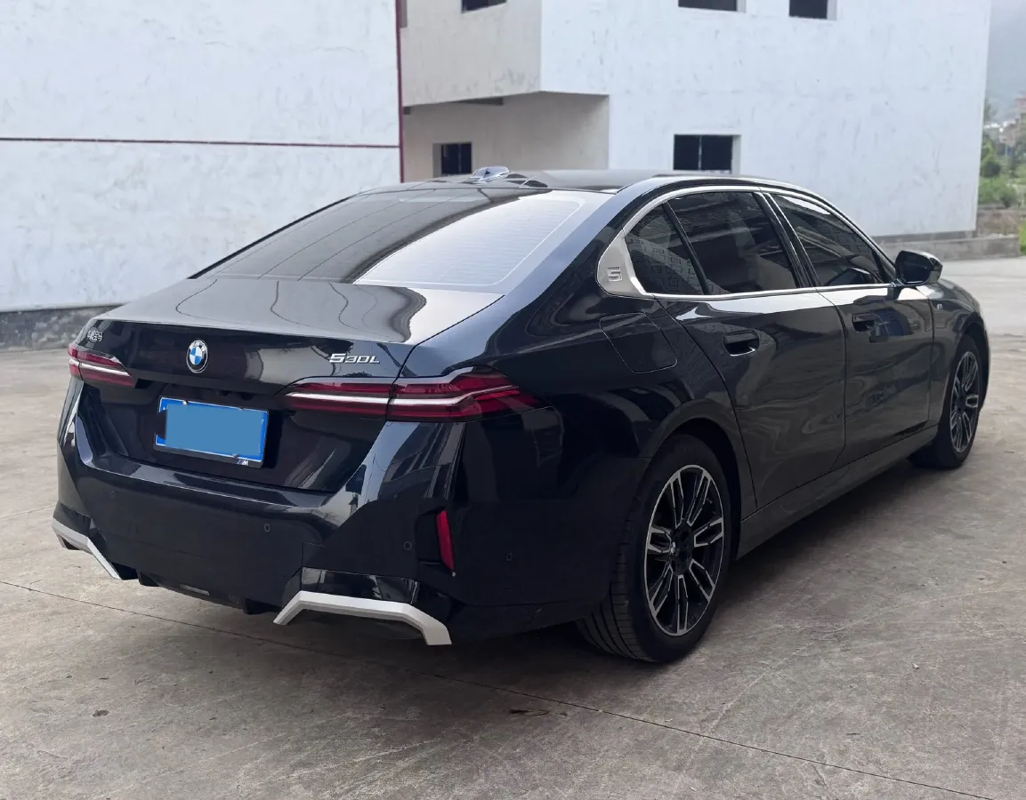 2024 BMW 5 Series 2.0T 258HP L4 8AT,autocango,china used car exporter,china ev exporter,chinese used car exporter,chinese used ev exporter
