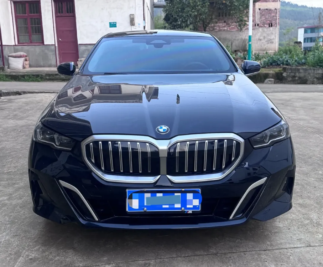 2024 BMW 5 Series 2.0T 258HP L4 8AT,autocango,china used car exporter,china ev exporter,chinese used car exporter,chinese used ev exporter