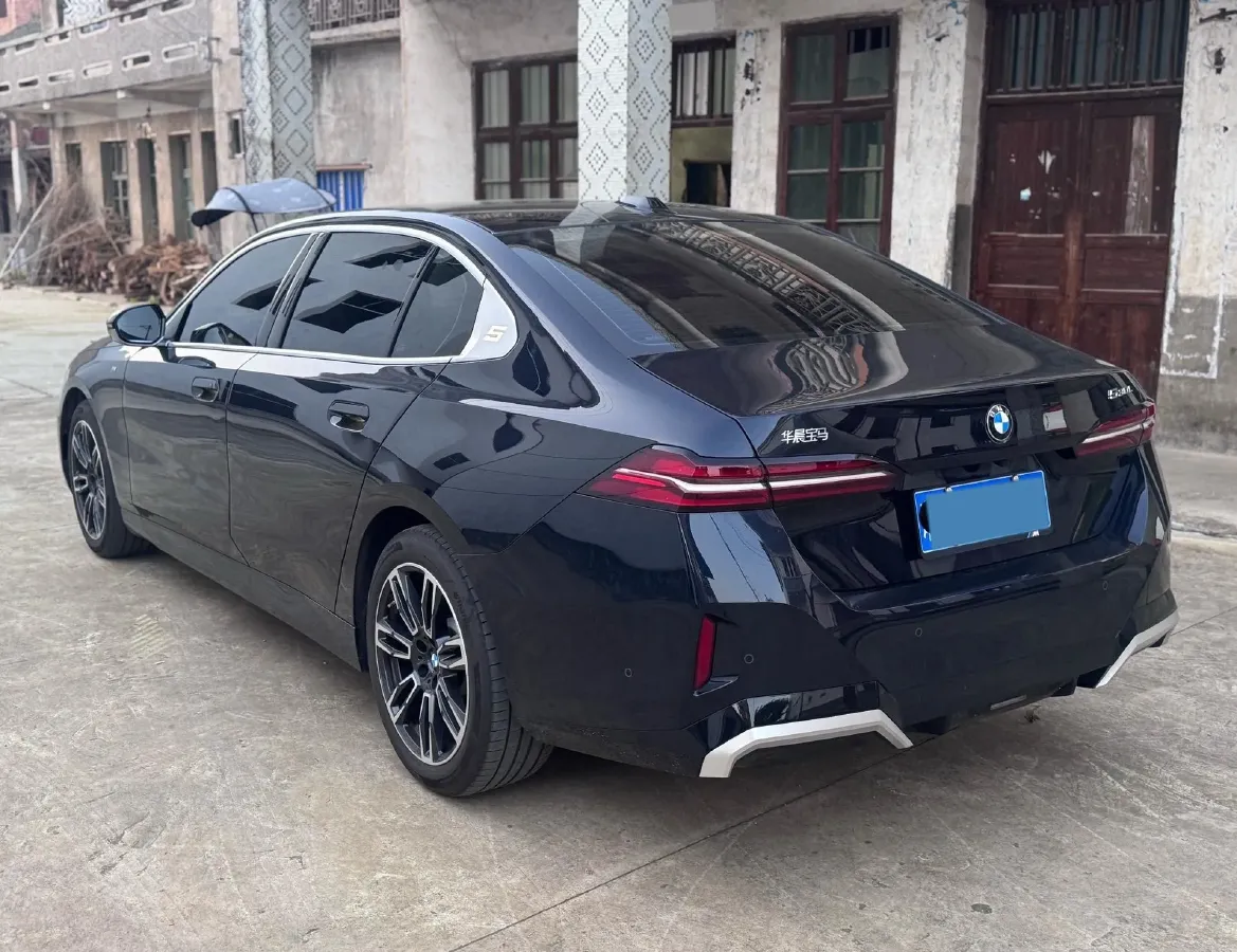 2024 BMW 5 Series 2.0T 258HP L4 8AT,autocango,china used car exporter,china ev exporter,chinese used car exporter,chinese used ev exporter