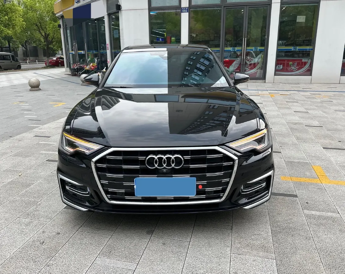 2025 Audi A6L 2.0T 245HP L4 7DCT,autocango,china used car exporter,china ev exporter,chinese used car exporter,chinese used ev exporter