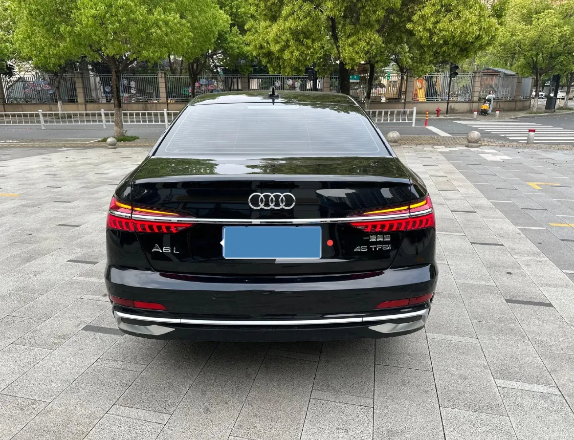 2025 Audi A6L 2.0T 245HP L4 7DCT,autocango,china used car exporter,china ev exporter,chinese used car exporter,chinese used ev exporter