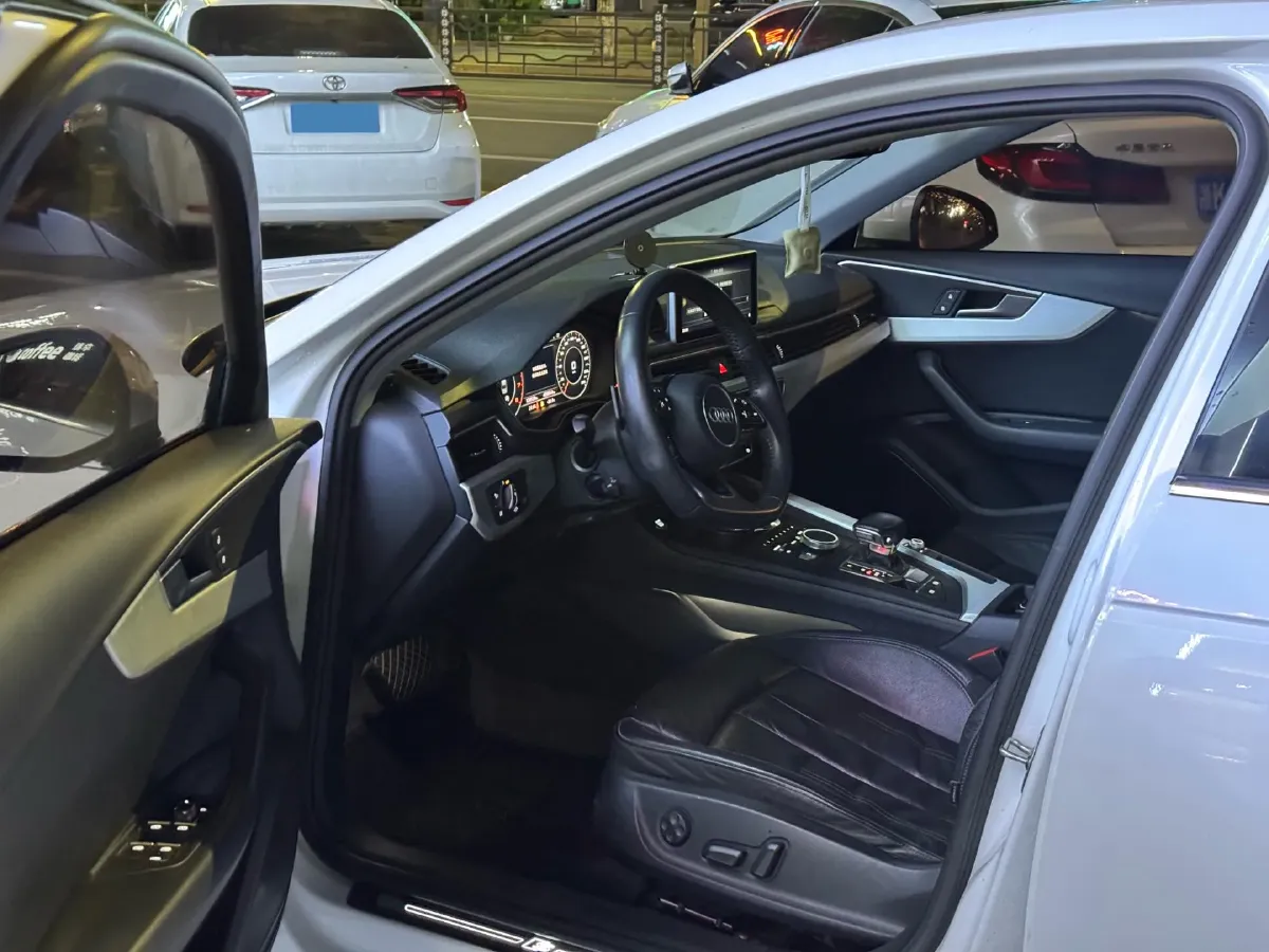 2019 Audi A4L 2.0T 190HP L4 7DCT,autocango,china used car exporter,china ev exporter,chinese used car exporter,chinese used ev exporter