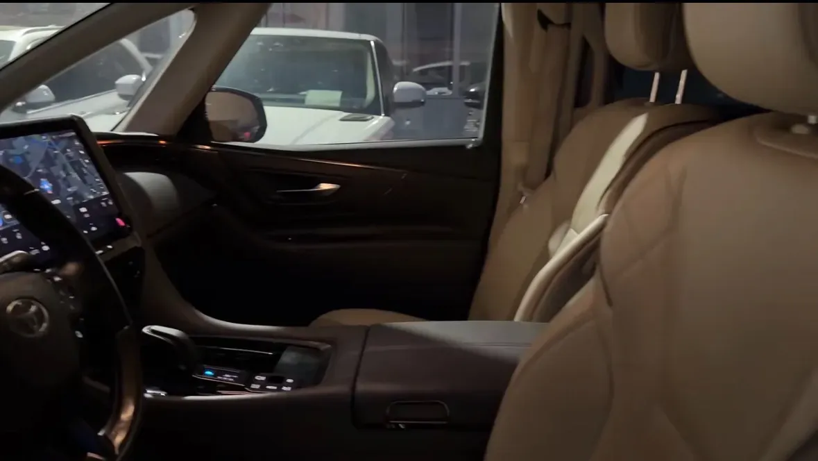 2024 Toyota Alphard 2.5L 190HP L4 E-CVT Hybrid,autocango,china used car exporter,china ev exporter,chinese used car exporter,chinese used ev exporter