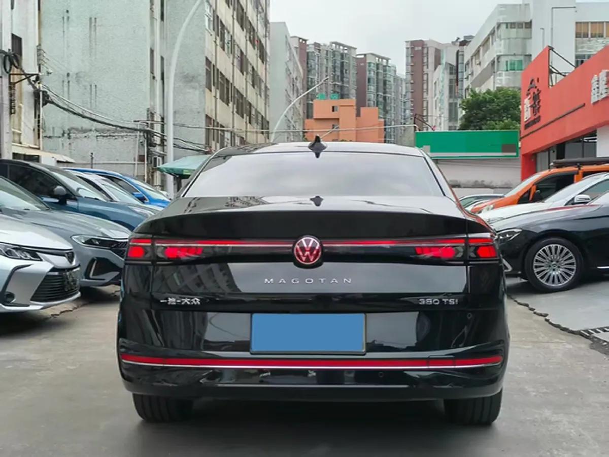 2024 Volkswagen Magotan 2.0T 220HP L4 7DCT,autocango,china used car exporter,china ev exporter,chinese used car exporter,chinese used ev exporter