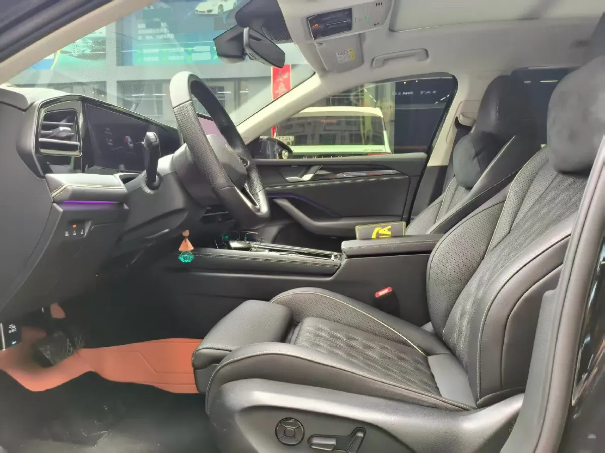 2024 Volkswagen Magotan 2.0T 220HP L4 7DCT,autocango,china used car exporter,china ev exporter,chinese used car exporter,chinese used ev exporter