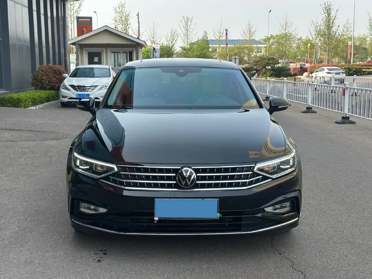 2023 Volkswagen Magotan 2.0T 186HP L4 7DCT,autocango,china used car exporter,china ev exporter,chinese used car exporter,chinese used ev exporter