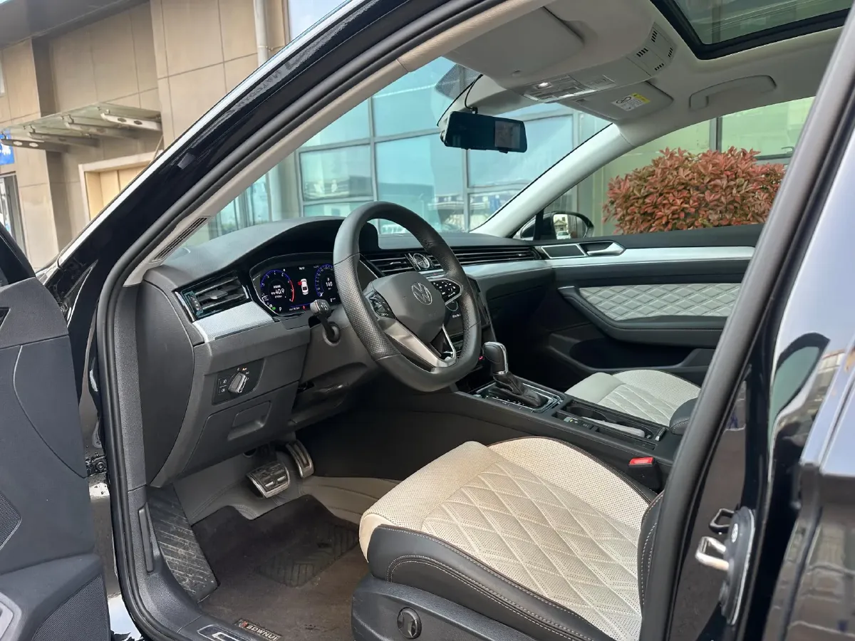 2023 Volkswagen Magotan 2.0T 186HP L4 7DCT,autocango,china used car exporter,china ev exporter,chinese used car exporter,chinese used ev exporter