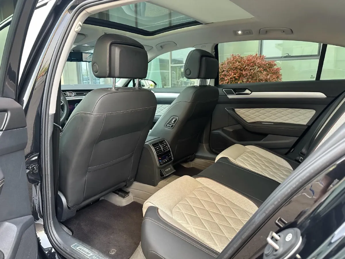 2023 Volkswagen Magotan 2.0T 186HP L4 7DCT,autocango,china used car exporter,china ev exporter,chinese used car exporter,chinese used ev exporter