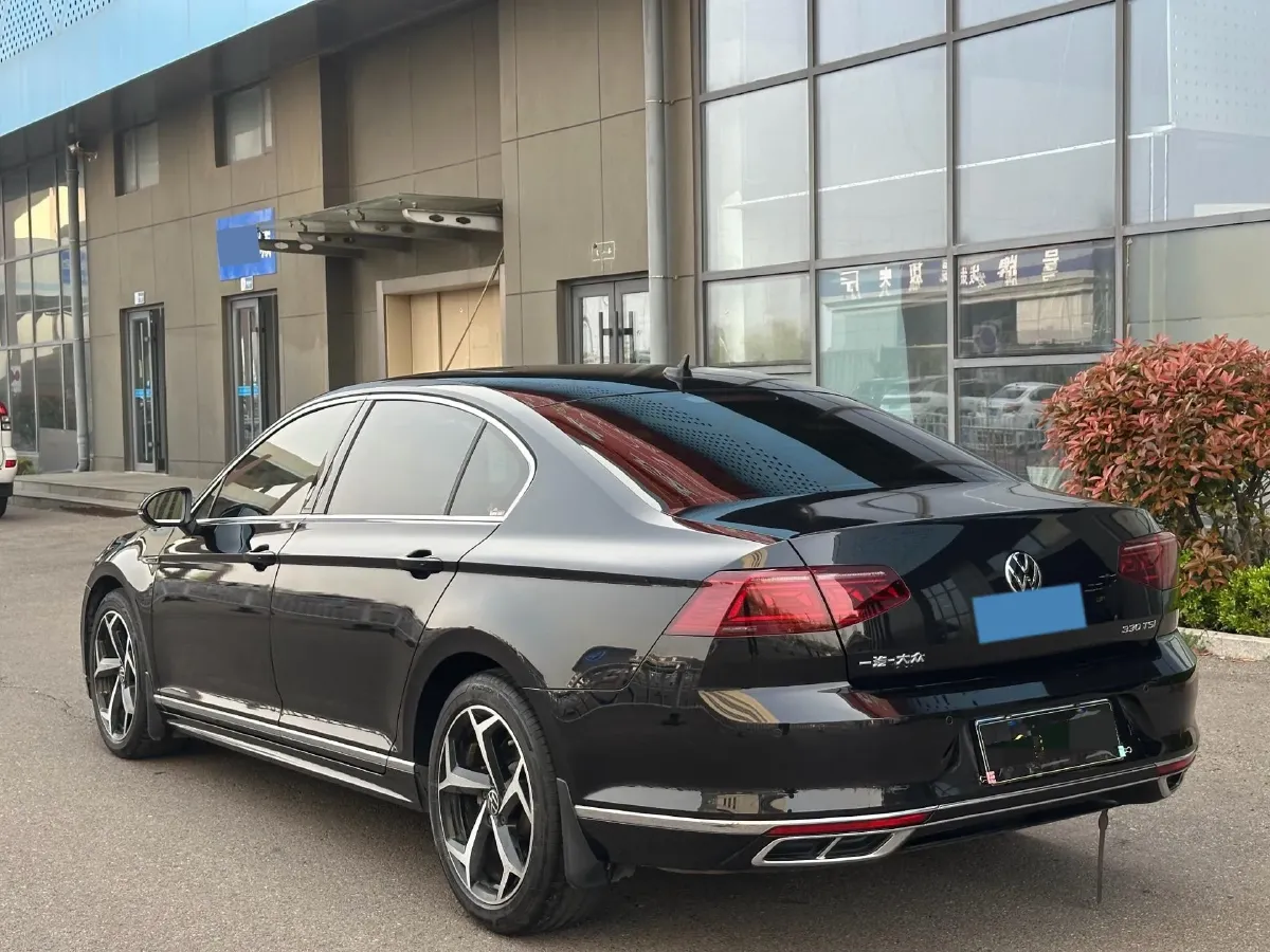 2023 Volkswagen Magotan 2.0T 186HP L4 7DCT,autocango,china used car exporter,china ev exporter,chinese used car exporter,chinese used ev exporter