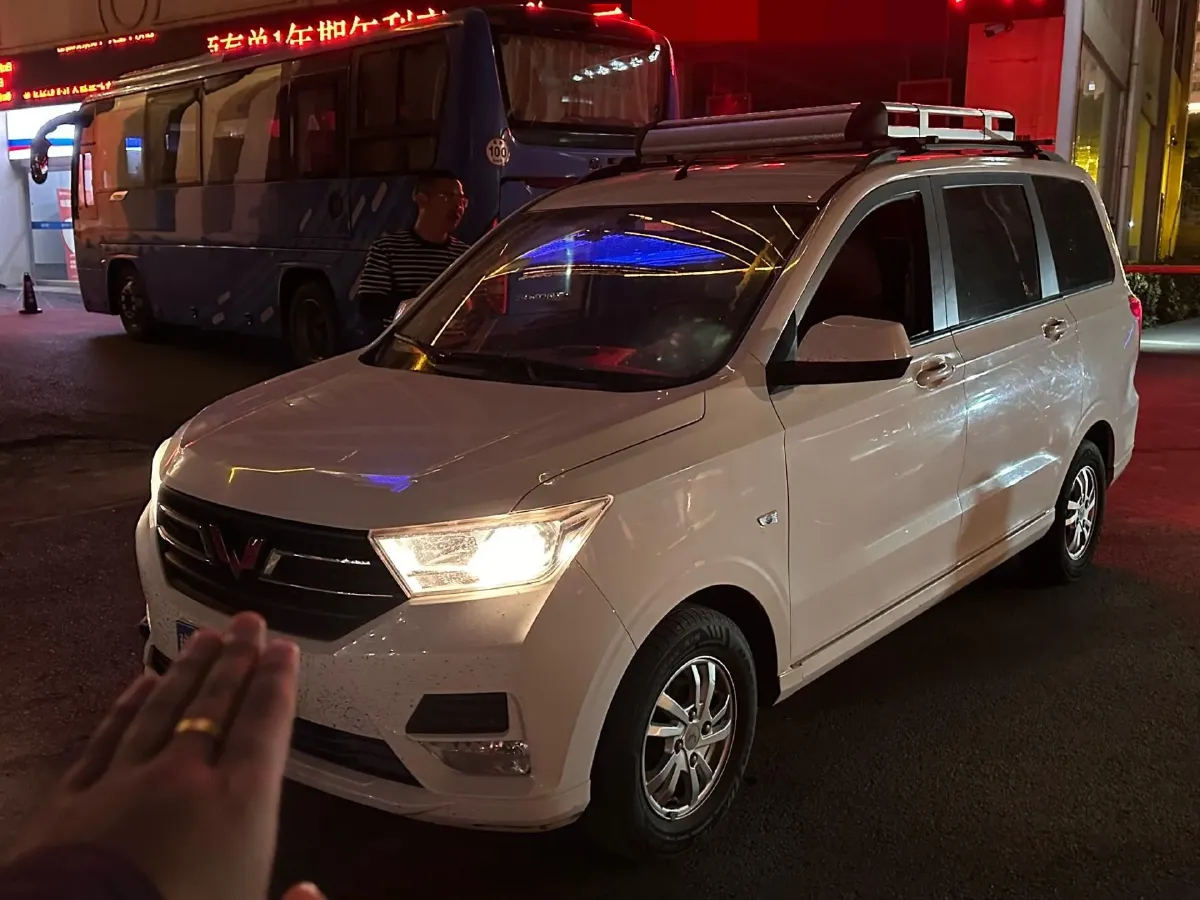 2018 WuLing HongGuang 1.5L 105HP L4 5MT,autocango,china used car exporter,china ev exporter,chinese used car exporter,chinese used ev exporter