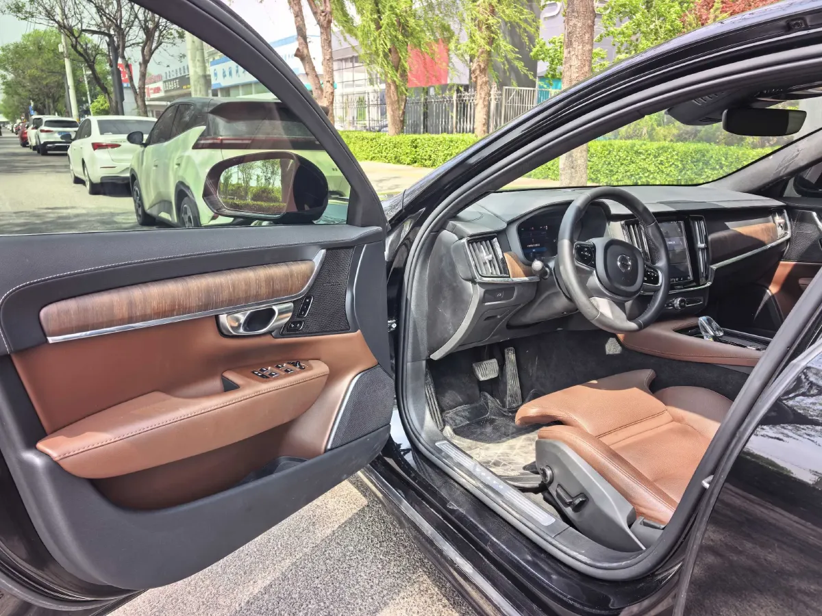 2025 Volvo S90 2.0T 250HP L4 8AT,autocango,china used car exporter,china ev exporter,chinese used car exporter,chinese used ev exporter