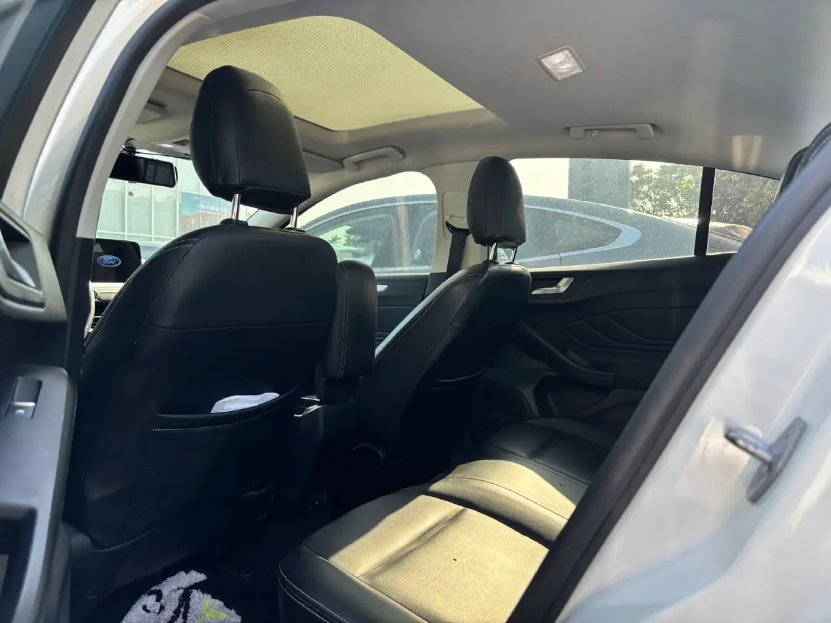 2019 Ford Focus 1.5L 122HP L3 6AT,autocango,china used car exporter,china ev exporter,chinese used car exporter,chinese used ev exporter