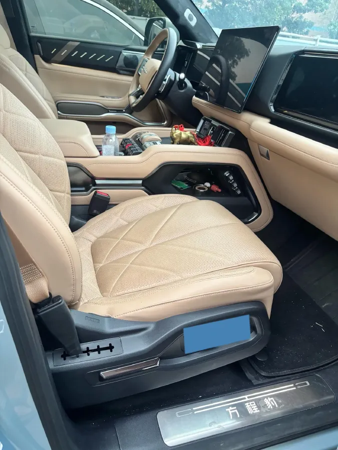 2025 FangChengBao Bao 8 2.0T 245HP L4 E-CVT PHEV 36.8KWH,autocango,china used car exporter,china ev exporter,chinese used car exporter,chinese used ev exporter