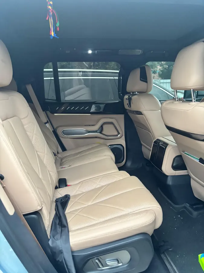 2025 FangChengBao Bao 8 2.0T 245HP L4 E-CVT PHEV 36.8KWH,autocango,china used car exporter,china ev exporter,chinese used car exporter,chinese used ev exporter