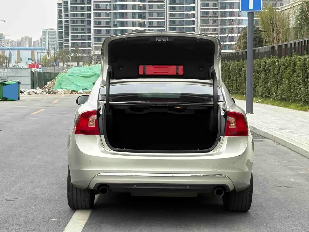 2018 Volvo S60 2.0T 190HP L4 6AT,autocango,china used car exporter,china ev exporter,chinese used car exporter,chinese used ev exporter