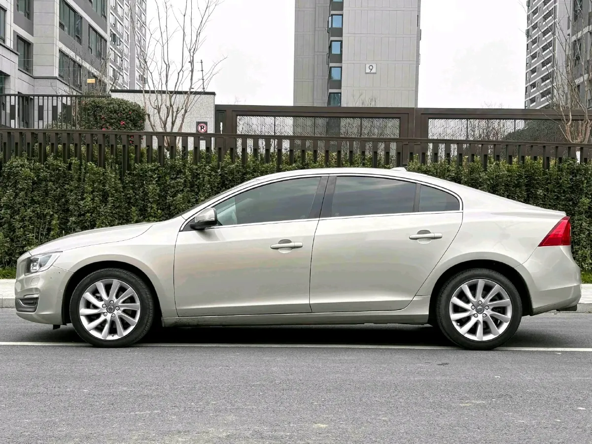 2018 Volvo S60 2.0T 190HP L4 6AT,autocango,china used car exporter,china ev exporter,chinese used car exporter,chinese used ev exporter