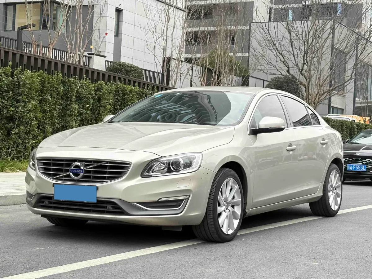 2018 Volvo S60 2.0T 190HP L4 6AT,autocango,china used car exporter,china ev exporter,chinese used car exporter,chinese used ev exporter