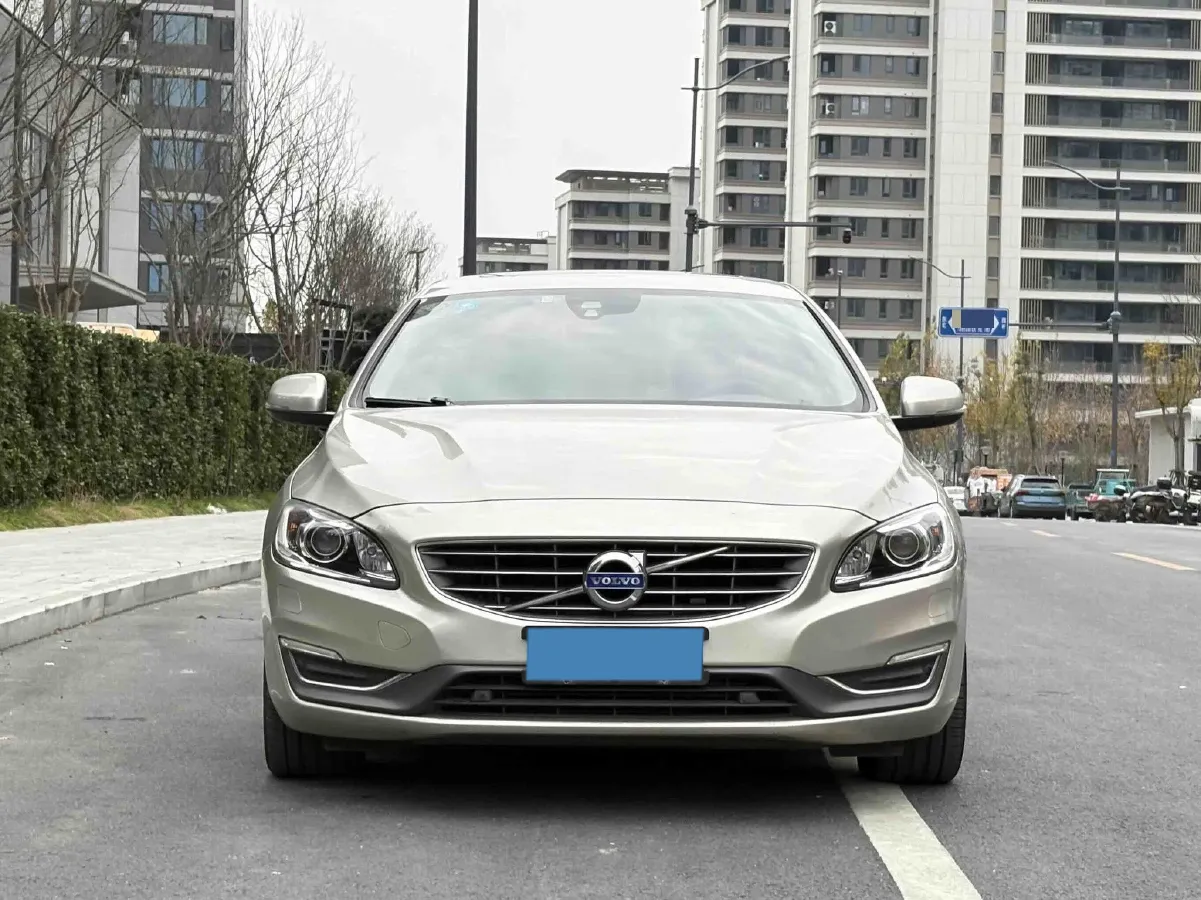 2018 Volvo S60 2.0T 190HP L4 6AT,autocango,china used car exporter,china ev exporter,chinese used car exporter,chinese used ev exporter