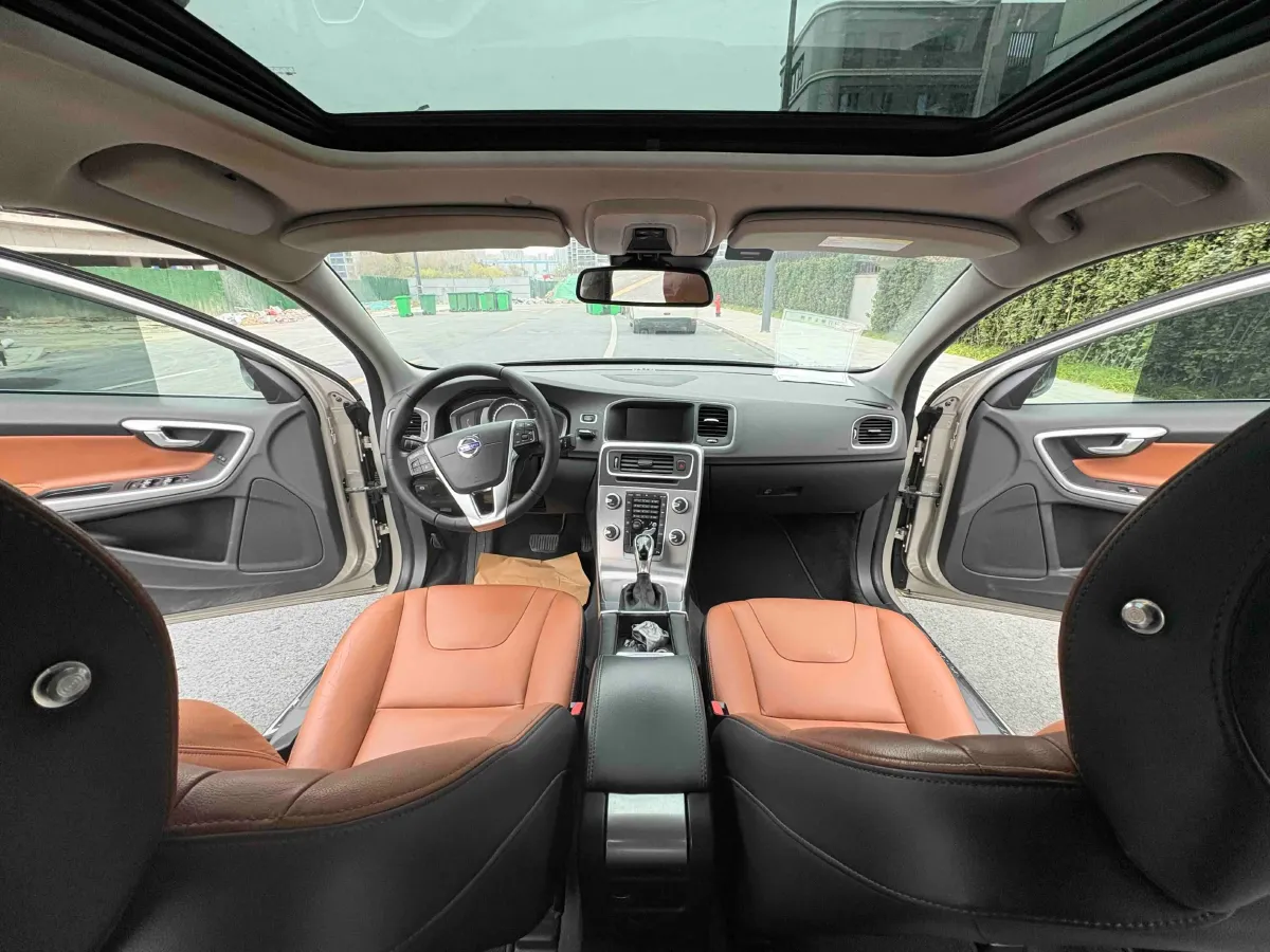 2018 Volvo S60 2.0T 190HP L4 6AT,autocango,china used car exporter,china ev exporter,chinese used car exporter,chinese used ev exporter