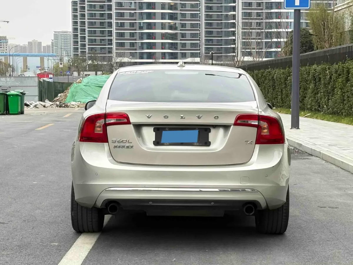 2018 Volvo S60 2.0T 190HP L4 6AT,autocango,china used car exporter,china ev exporter,chinese used car exporter,chinese used ev exporter