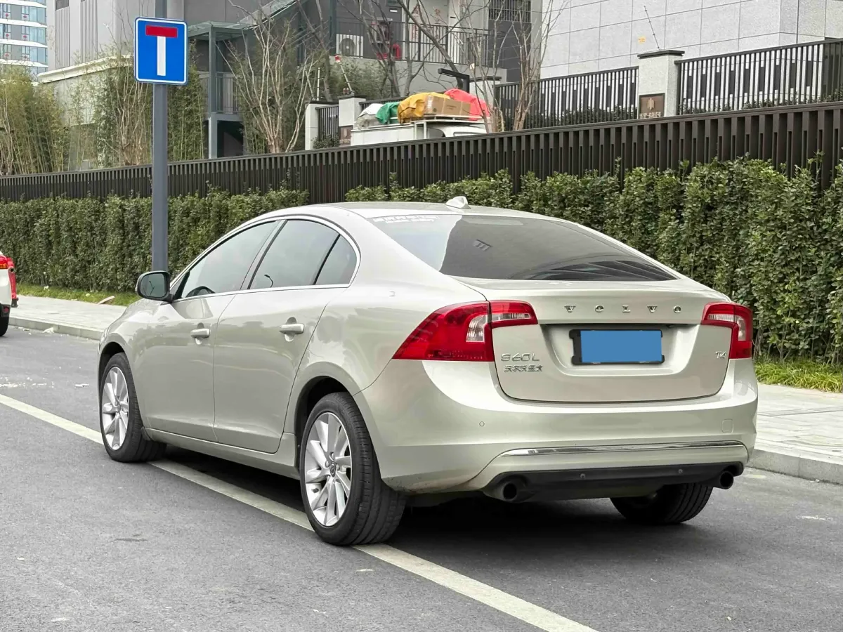 2018 Volvo S60 2.0T 190HP L4 6AT,autocango,china used car exporter,china ev exporter,chinese used car exporter,chinese used ev exporter