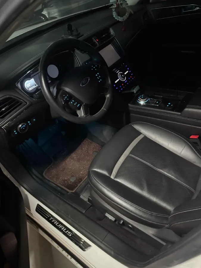 2018 Ford Taurus 2.0T 234HP L4 6AT,autocango,china used car exporter,china ev exporter,chinese used car exporter,chinese used ev exporter