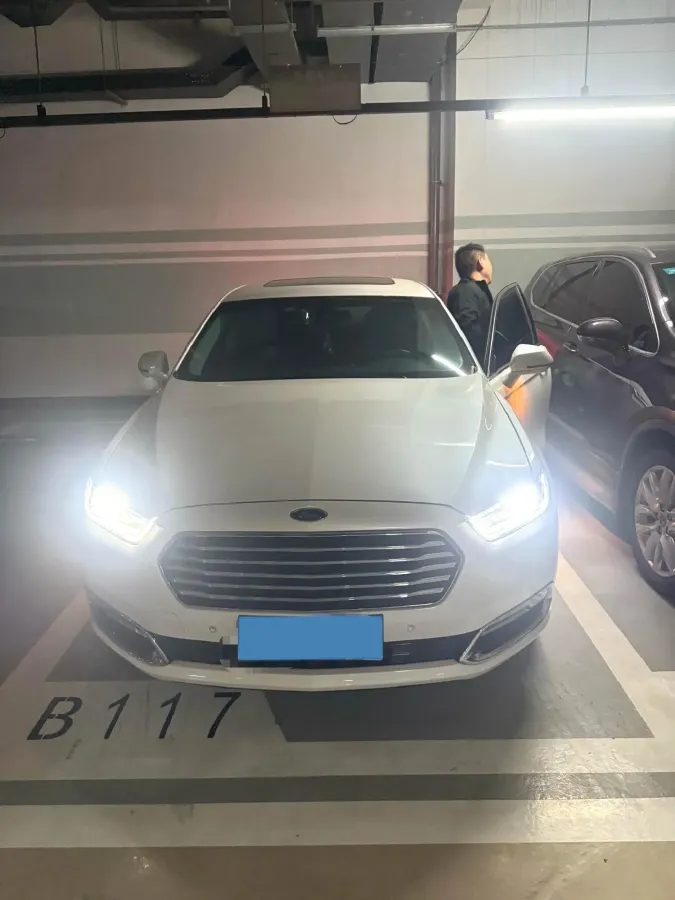 2018 Ford Taurus 2.0T 234HP L4 6AT,autocango,china used car exporter,china ev exporter,chinese used car exporter,chinese used ev exporter