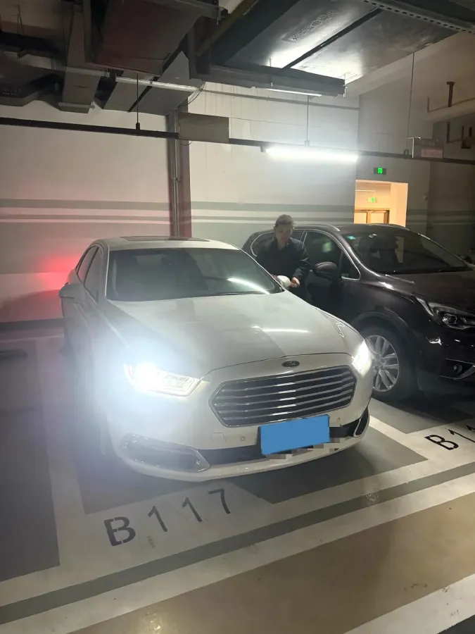 2018 Ford Taurus 2.0T 234HP L4 6AT,autocango,china used car exporter,china ev exporter,chinese used car exporter,chinese used ev exporter