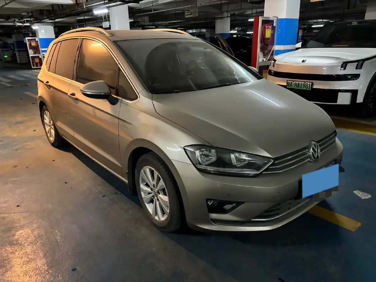 2018 Volkswagen Golf Sportsvan 1.4T 131HP L4 5MT,autocango,china used car exporter,china ev exporter,chinese used car exporter,chinese used ev exporter