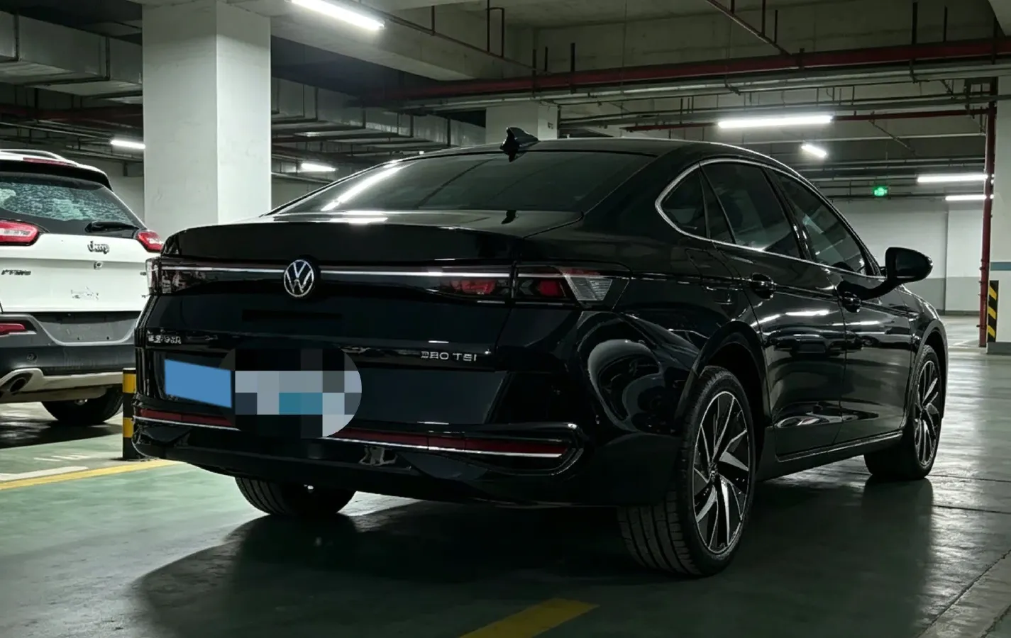 2024 Volkswagen Magotan 2.0T 220HP L4 7DCT,autocango,china used car exporter,china ev exporter,chinese used car exporter,chinese used ev exporter