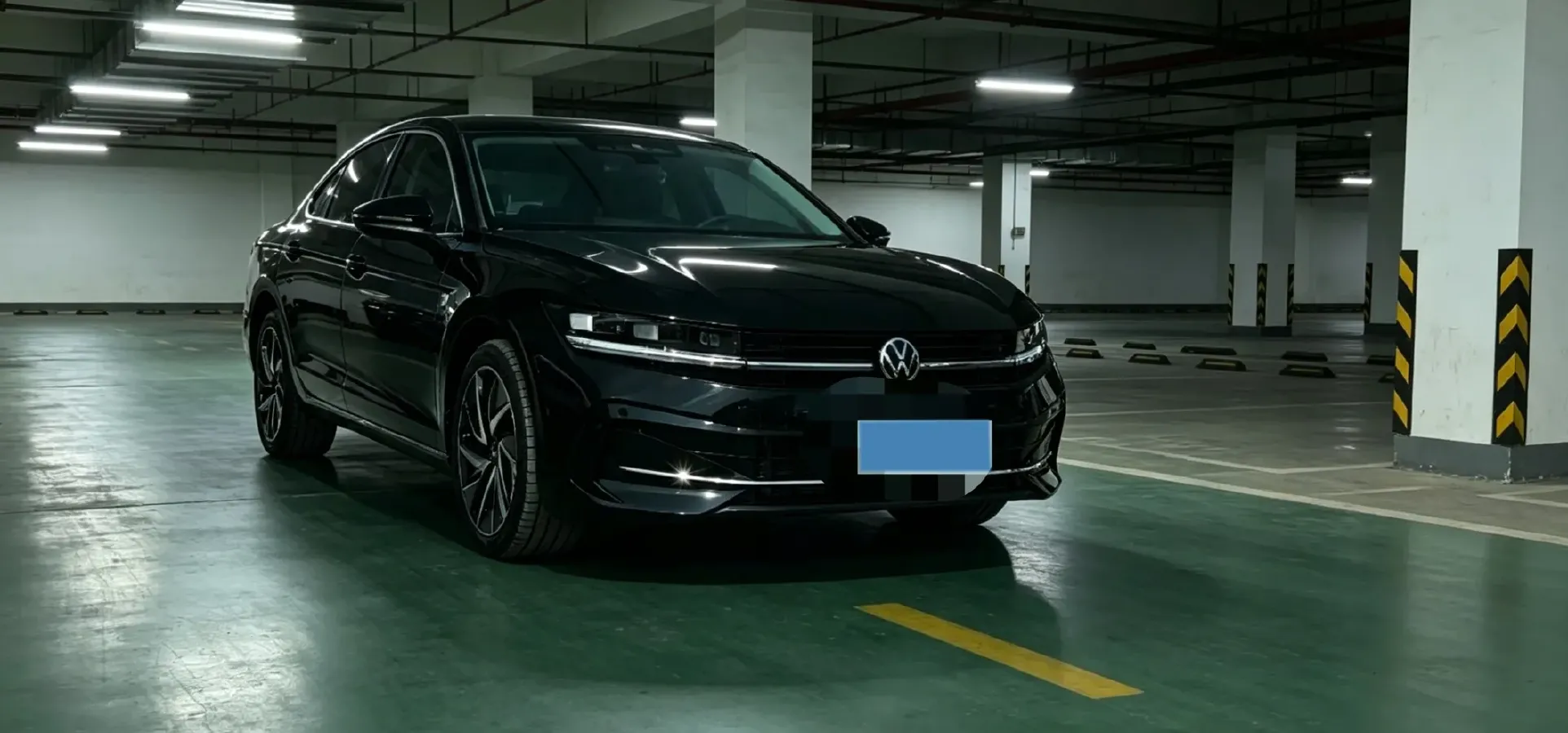 2024 Volkswagen Magotan 2.0T 220HP L4 7DCT,autocango,china used car exporter,china ev exporter,chinese used car exporter,chinese used ev exporter