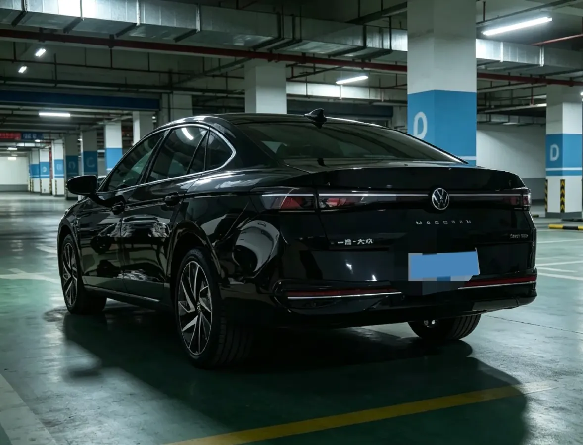 2024 Volkswagen Magotan 2.0T 220HP L4 7DCT,autocango,china used car exporter,china ev exporter,chinese used car exporter,chinese used ev exporter