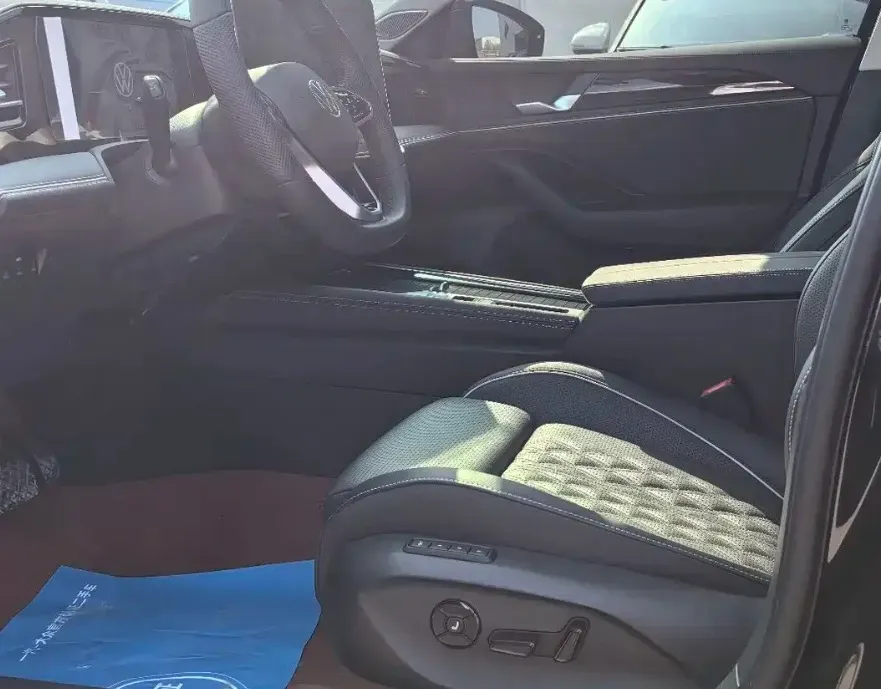 2024 Volkswagen Magotan 2.0T 220HP L4 7DCT,autocango,china used car exporter,china ev exporter,chinese used car exporter,chinese used ev exporter