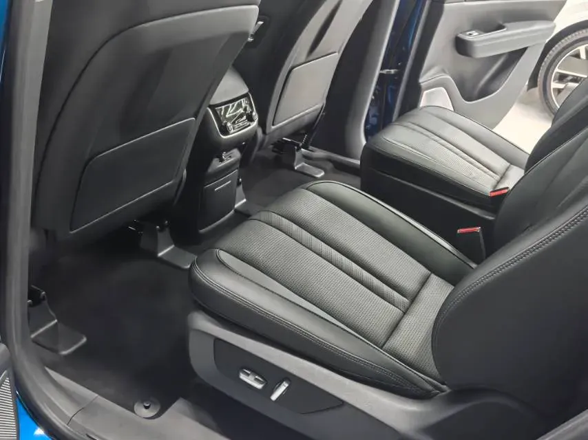 2020 Li ONE Range Extended 131HP REEV 40.5KWH,autocango,china used car exporter,china ev exporter,chinese used car exporter,chinese used ev exporter