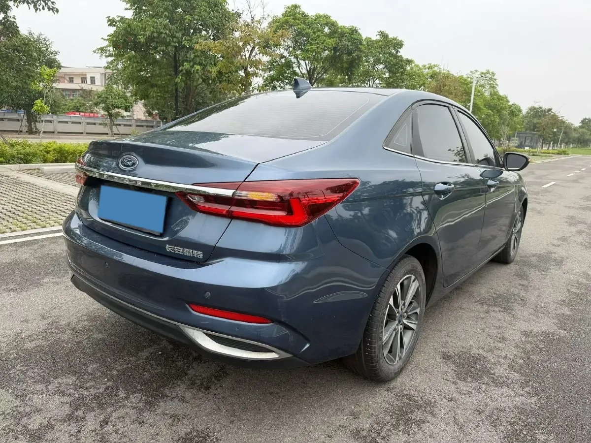 2021 Ford Escort 1.5L 122HP L3 6AT,autocango,china used car exporter,china ev exporter,chinese used car exporter,chinese used ev exporter