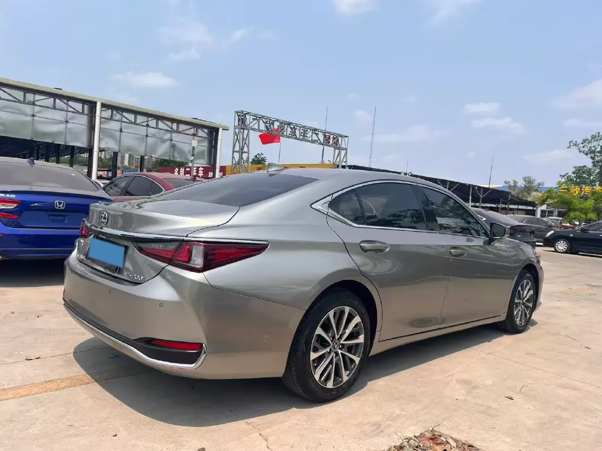 2023 Lexus ES 2.0L 173HP L4 CVT,autocango,china used car exporter,china ev exporter,chinese used car exporter,chinese used ev exporter