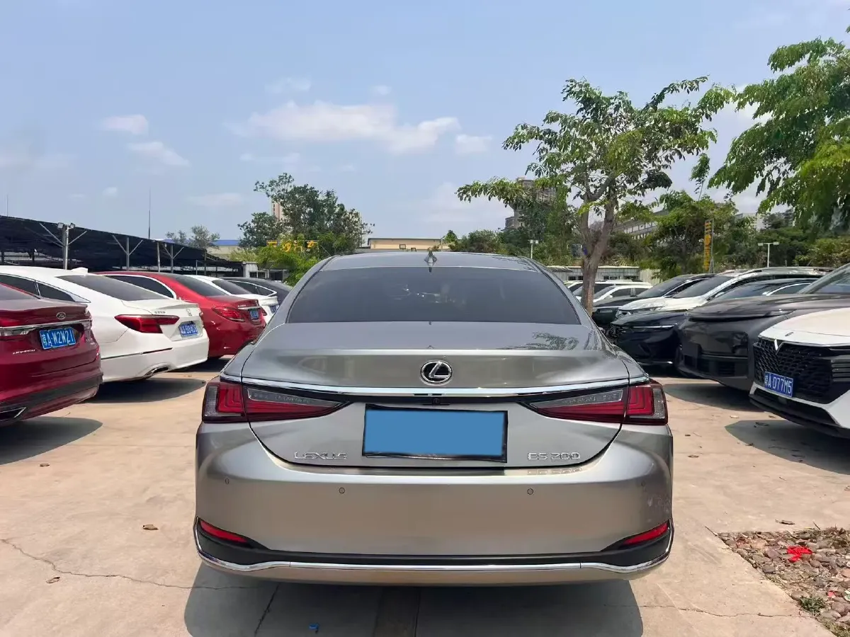 2023 Lexus ES 2.0L 173HP L4 CVT,autocango,china used car exporter,china ev exporter,chinese used car exporter,chinese used ev exporter