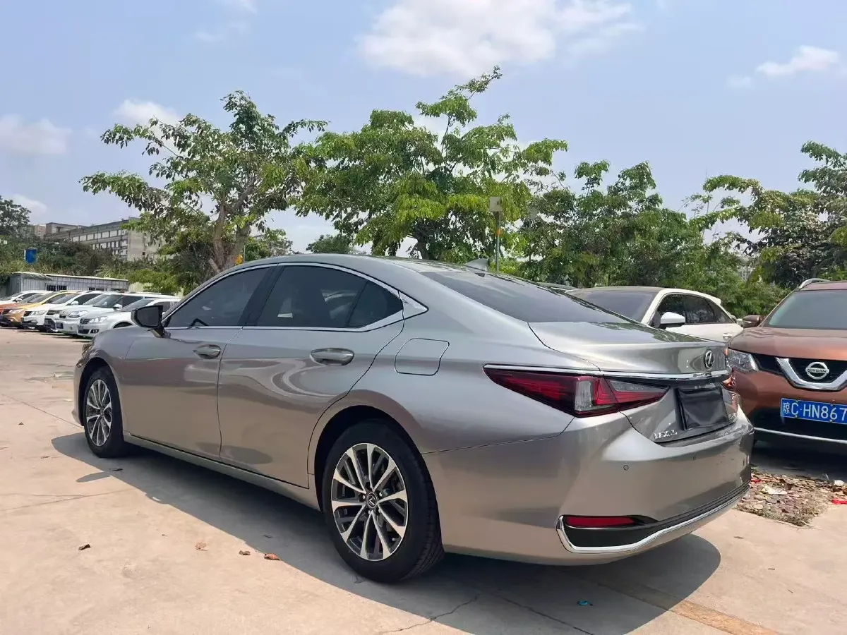 2023 Lexus ES 2.0L 173HP L4 CVT,autocango,china used car exporter,china ev exporter,chinese used car exporter,chinese used ev exporter