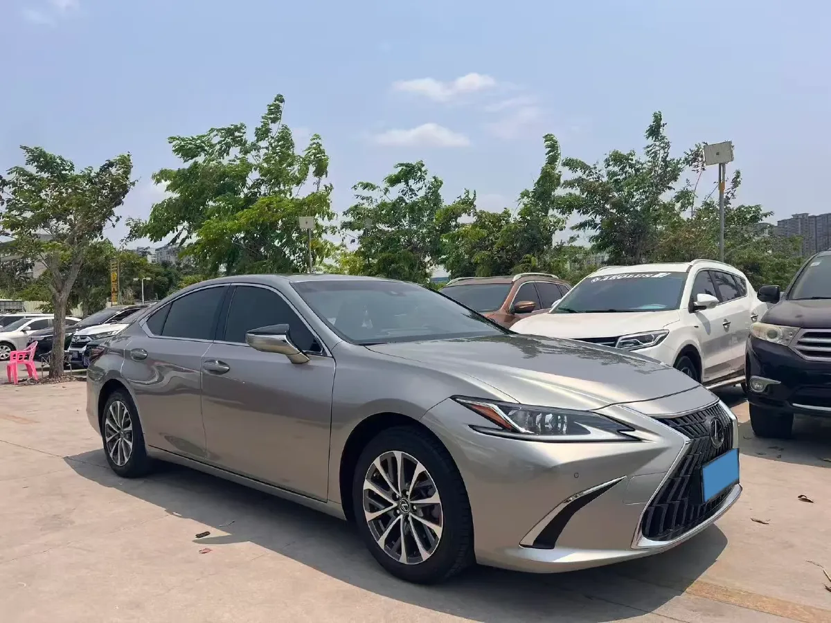 2023 Lexus ES 2.0L 173HP L4 CVT,autocango,china used car exporter,china ev exporter,chinese used car exporter,chinese used ev exporter